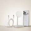 Allite WQ2 Qi2.2 磁吸無線充電座，iPhone 與 AirPods 充電示意